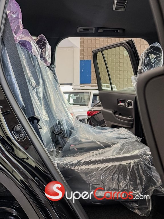 2027 Toyota Land Cruiser 300 ZX Hybrid — foto 6 / 12