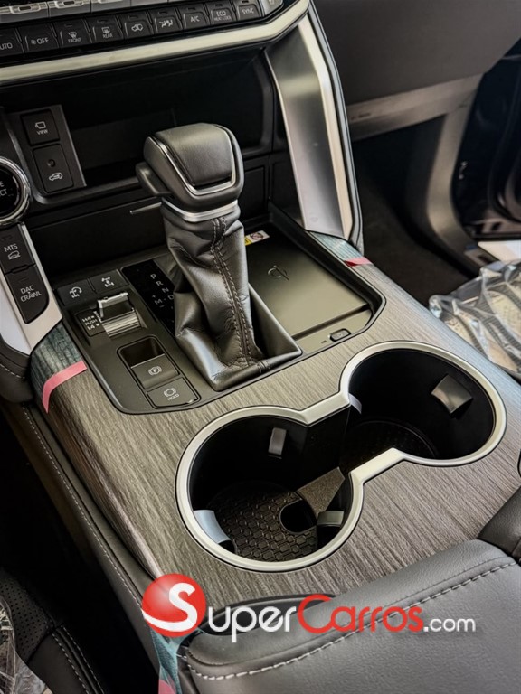2027 Toyota Land Cruiser 300 ZX Hybrid — foto 8 / 12
