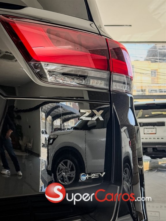 2027 Toyota Land Cruiser 300 ZX Hybrid — foto 12 / 12