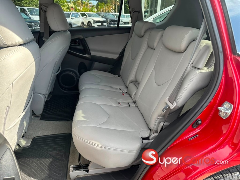 2011 Toyota RAV4 L — foto 6 / 8