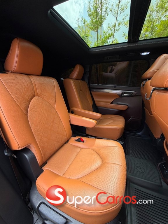2020 Toyota Highlander Platinum — foto 9 / 12