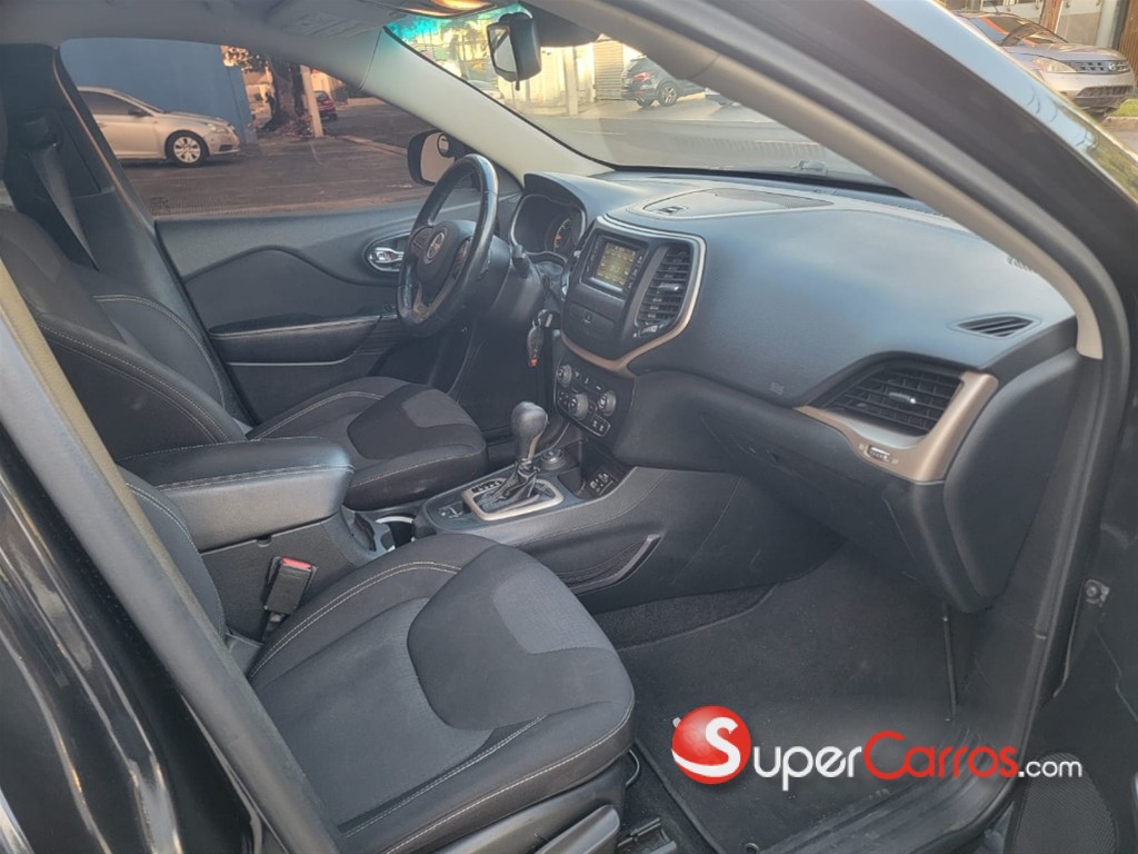 2015 Jeep Cherokee Latitude — foto 6 / 8