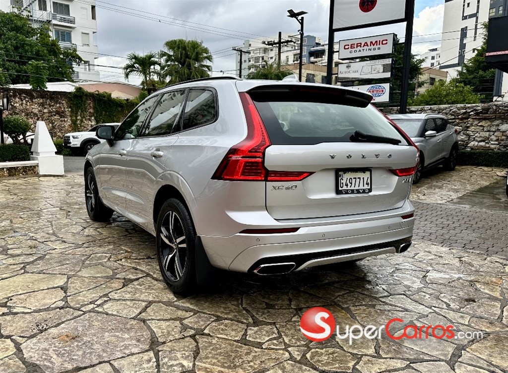 2020 Volvo XC60 T5 R Design — foto 3 / 9
