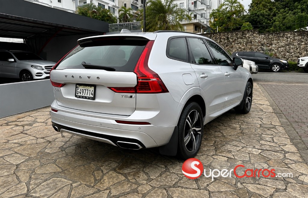 2020 Volvo XC60 T5 R Design — foto 4 / 9
