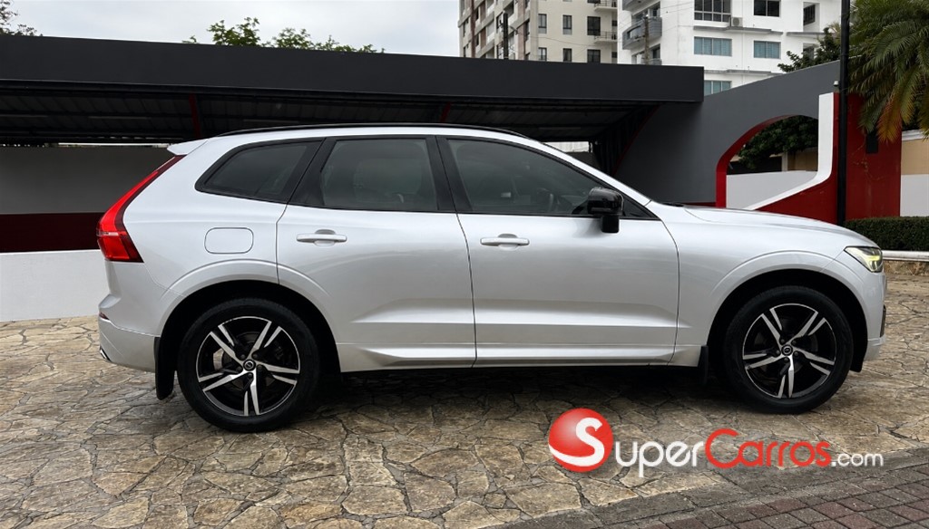 2020 Volvo XC60 T5 R Design — foto 5 / 9