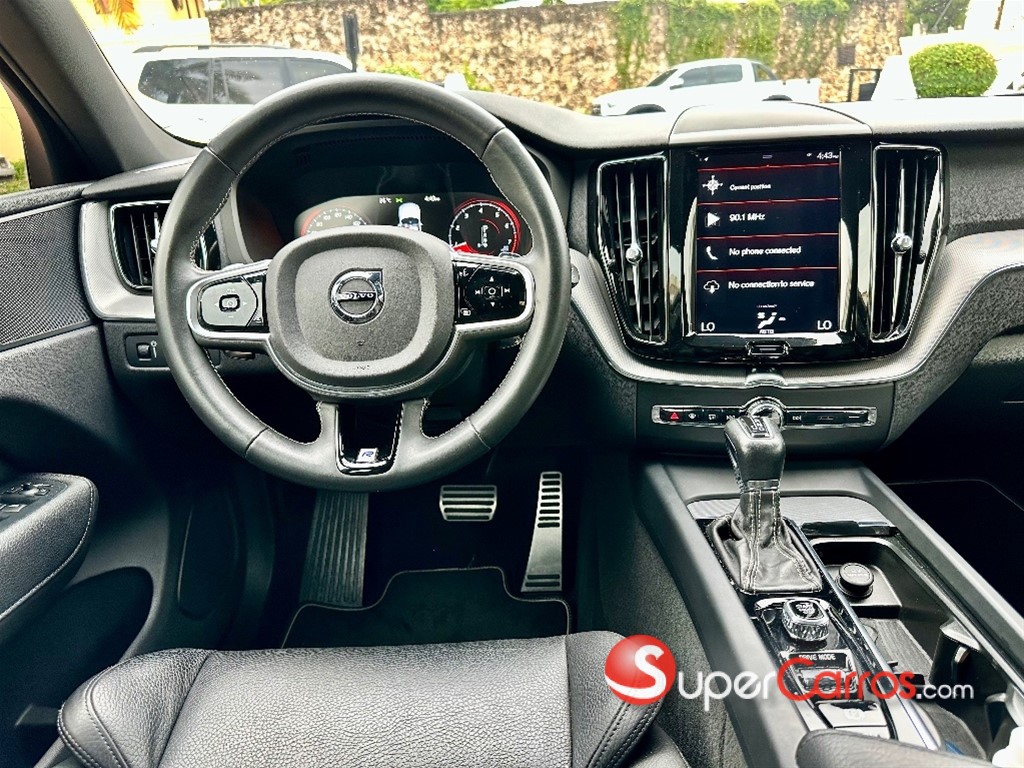 2020 Volvo XC60 T5 R Design — foto 7 / 9