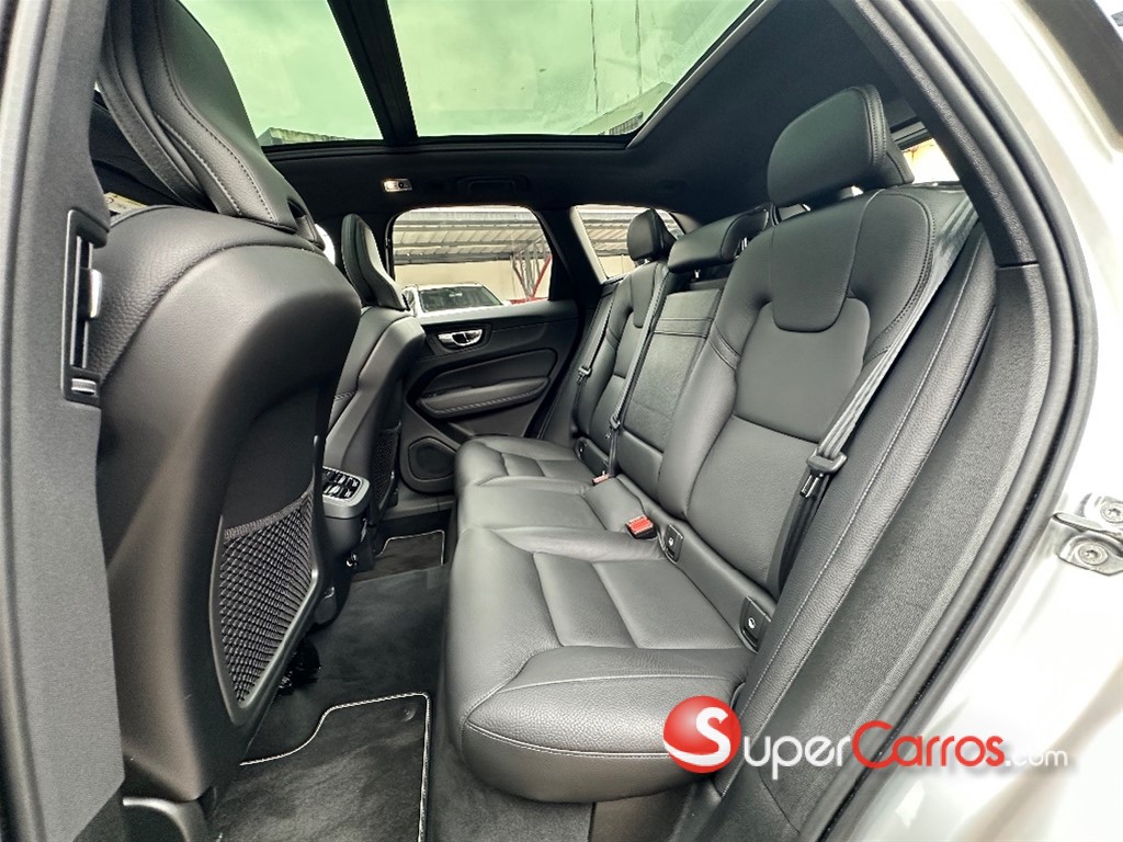 2020 Volvo XC60 T5 R Design — foto 9 / 9