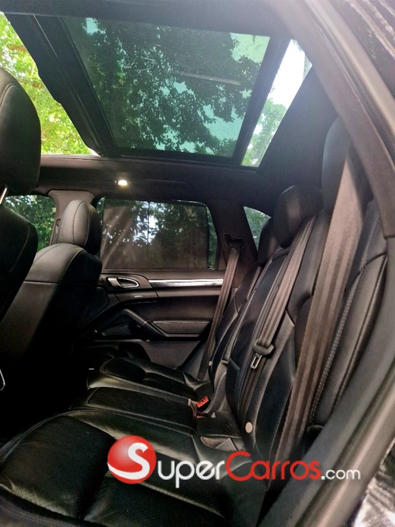 2016 Porsche Cayenne — foto 8 / 12