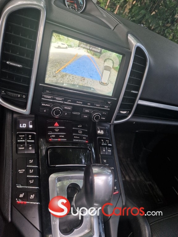 2016 Porsche Cayenne — foto 9 / 12