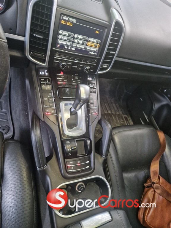 2016 Porsche Cayenne — foto 10 / 12