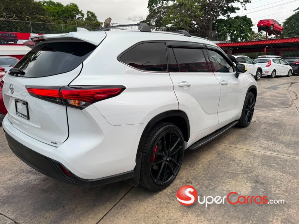 2022 Toyota Highlander XLE — foto 3 / 12