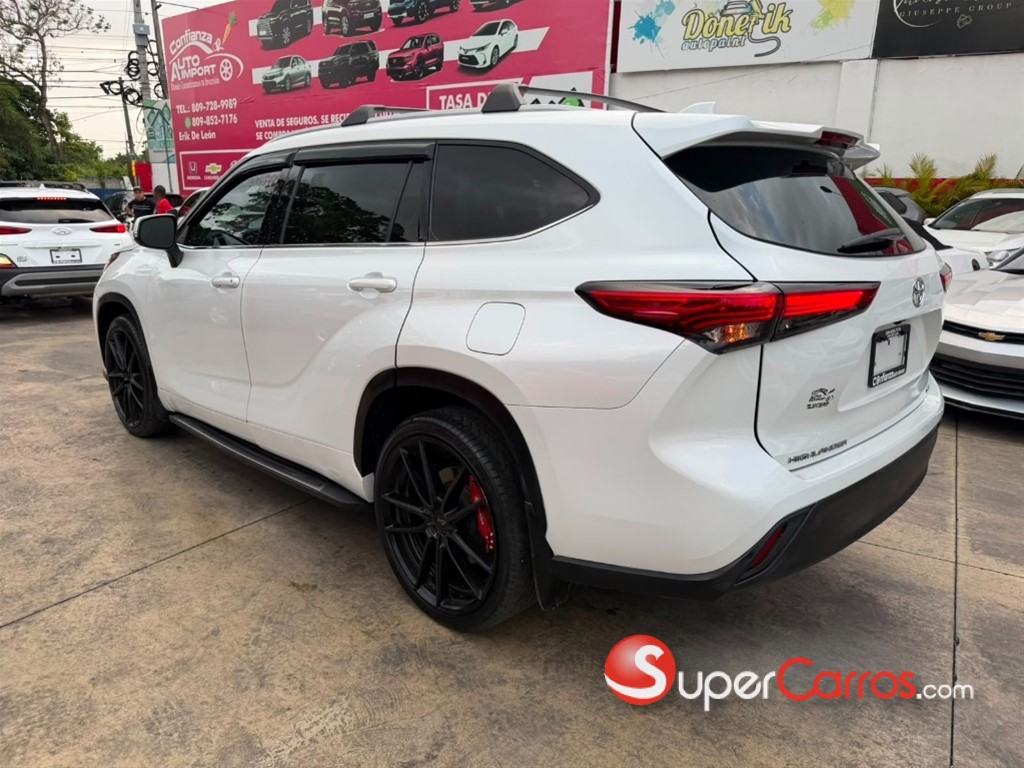2022 Toyota Highlander XLE — foto 5 / 12