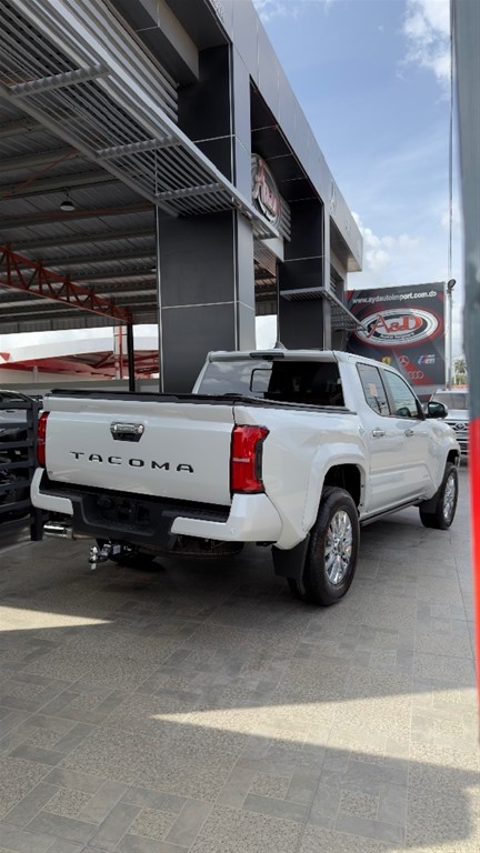 2026 Toyota Tacoma Limited — foto 8 / 12
