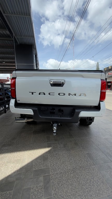 2026 Toyota Tacoma Limited — foto 9 / 12