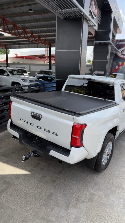 2026 Toyota Tacoma Limited — foto 10 / 12