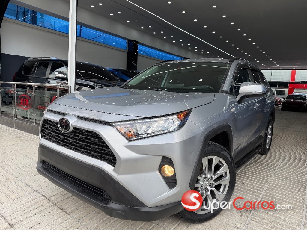 2020 Toyota RAV4 XLE — foto 1 / 8
