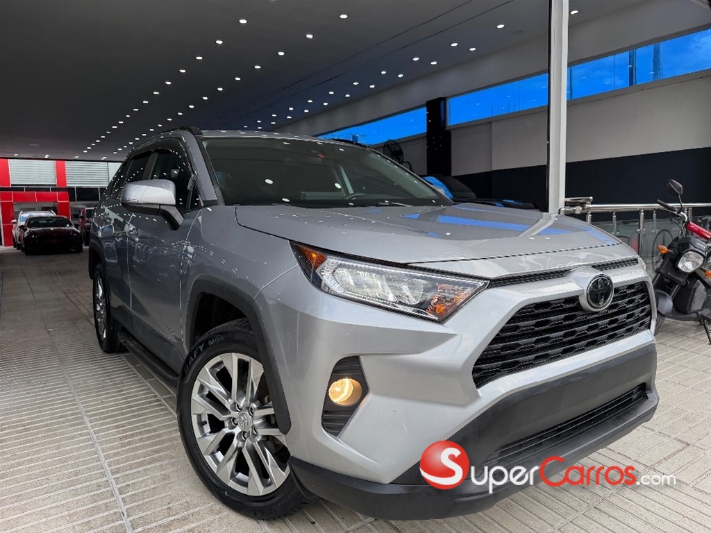 2020 Toyota RAV4 XLE — foto 2 / 8