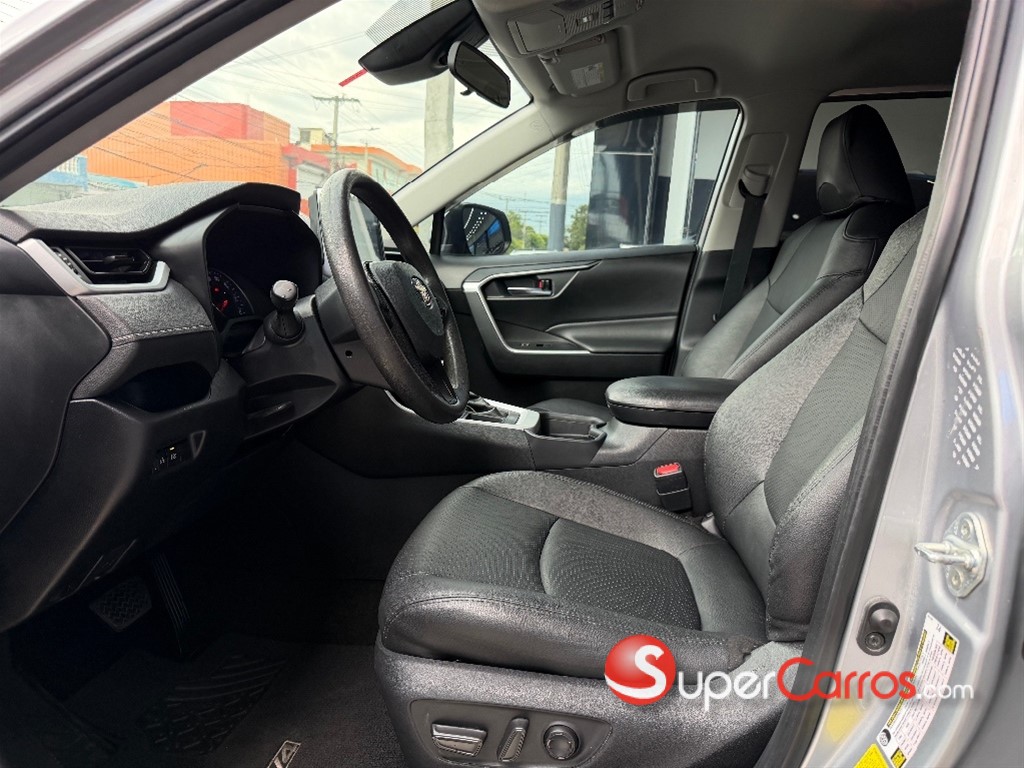 2020 Toyota RAV4 XLE — foto 3 / 8