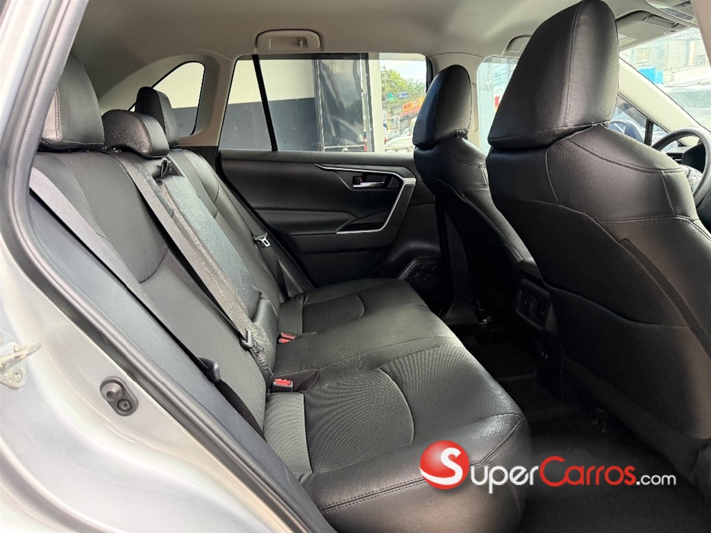 2020 Toyota RAV4 XLE — foto 5 / 8