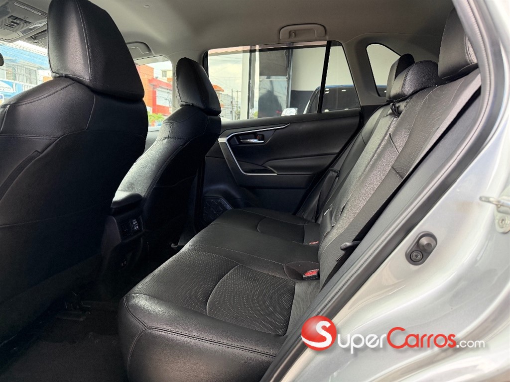 2020 Toyota RAV4 XLE — foto 6 / 8
