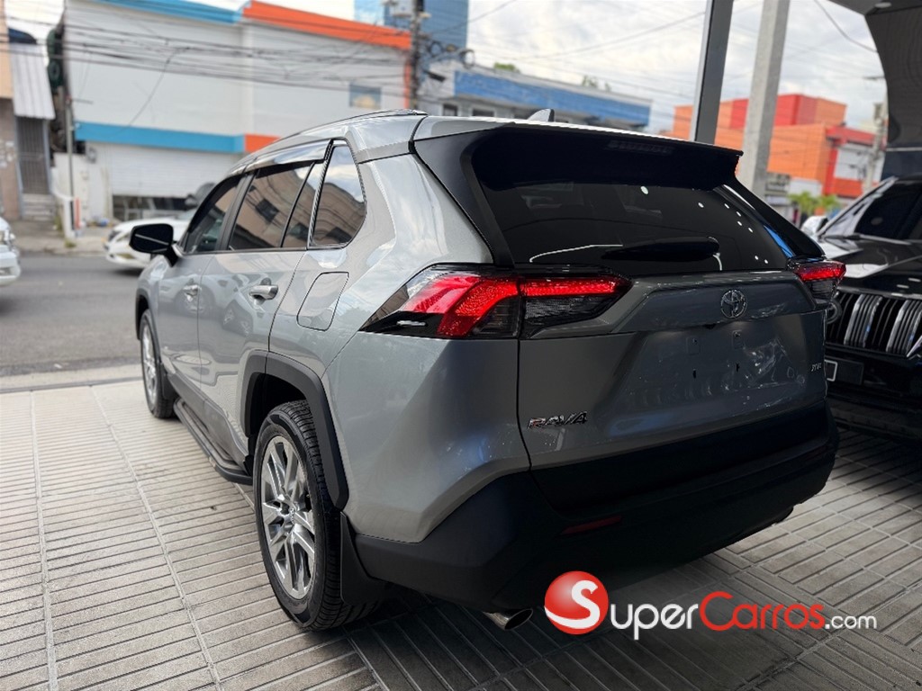 2020 Toyota RAV4 XLE — foto 7 / 8