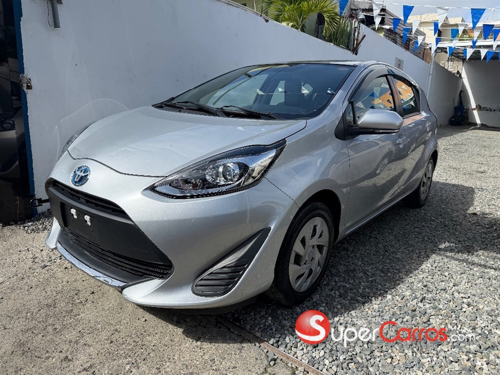 2021 Toyota Aqua Hibrido — foto 2 / 12