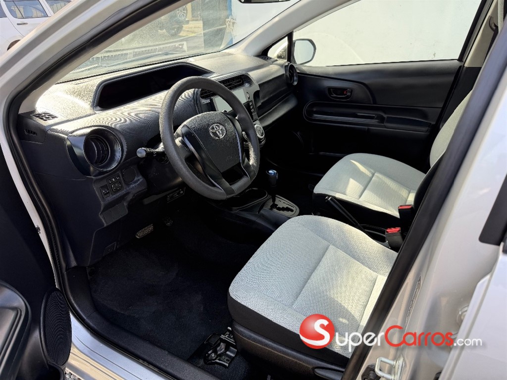 2021 Toyota Aqua Hibrido — foto 3 / 12