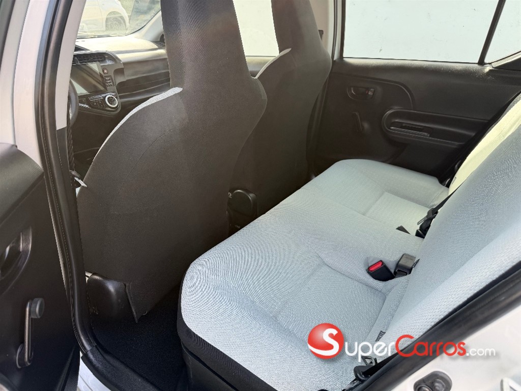 2021 Toyota Aqua Hibrido — foto 5 / 12