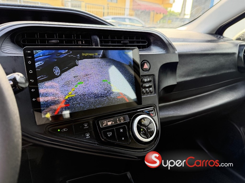 2021 Toyota Aqua Hibrido — foto 7 / 12