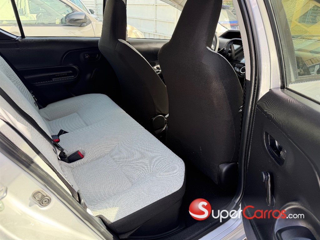 2021 Toyota Aqua Hibrido — foto 12 / 12