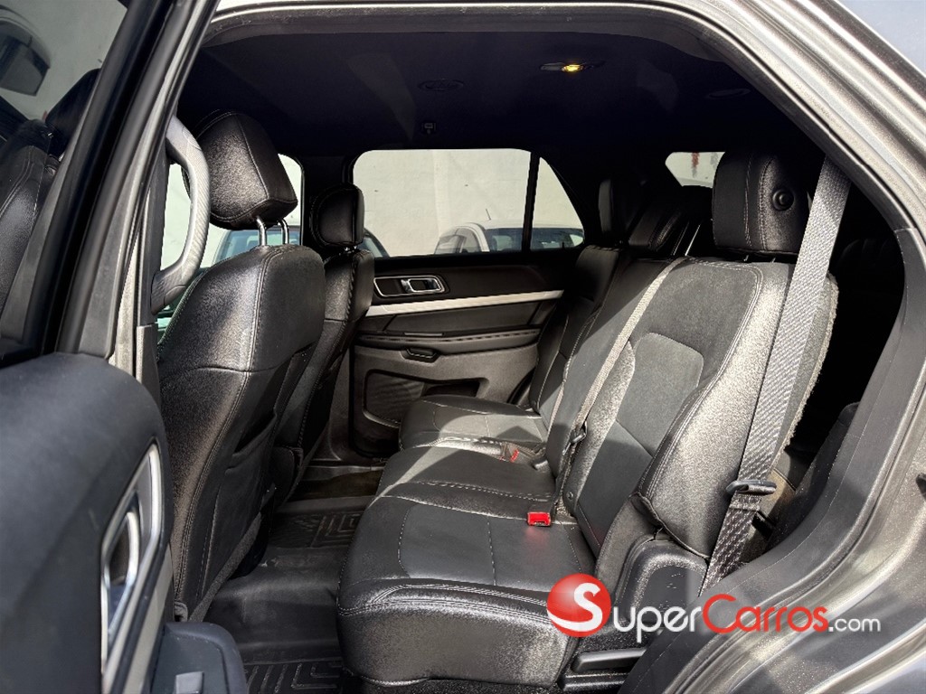 2016 Ford Explorer XLT — foto 5 / 7