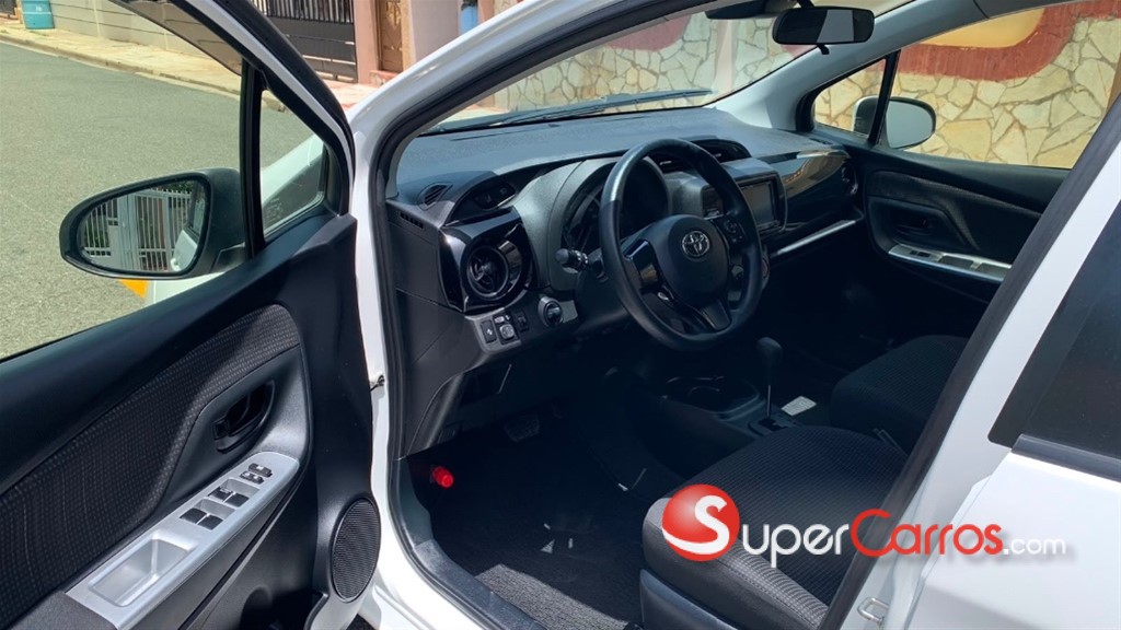 2020 Toyota VITZ — foto 6 / 11