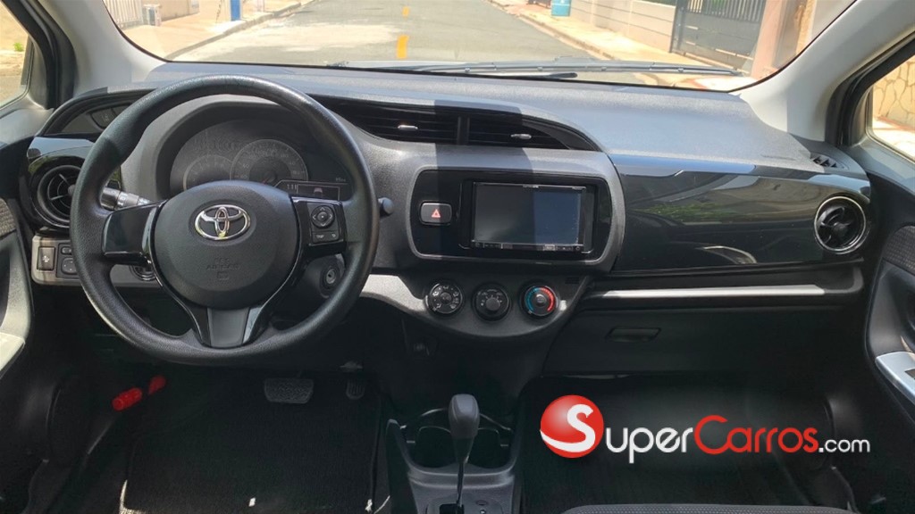 2020 Toyota VITZ — foto 8 / 11