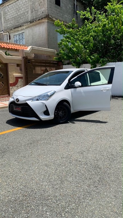 2020 Toyota VITZ — foto 9 / 11