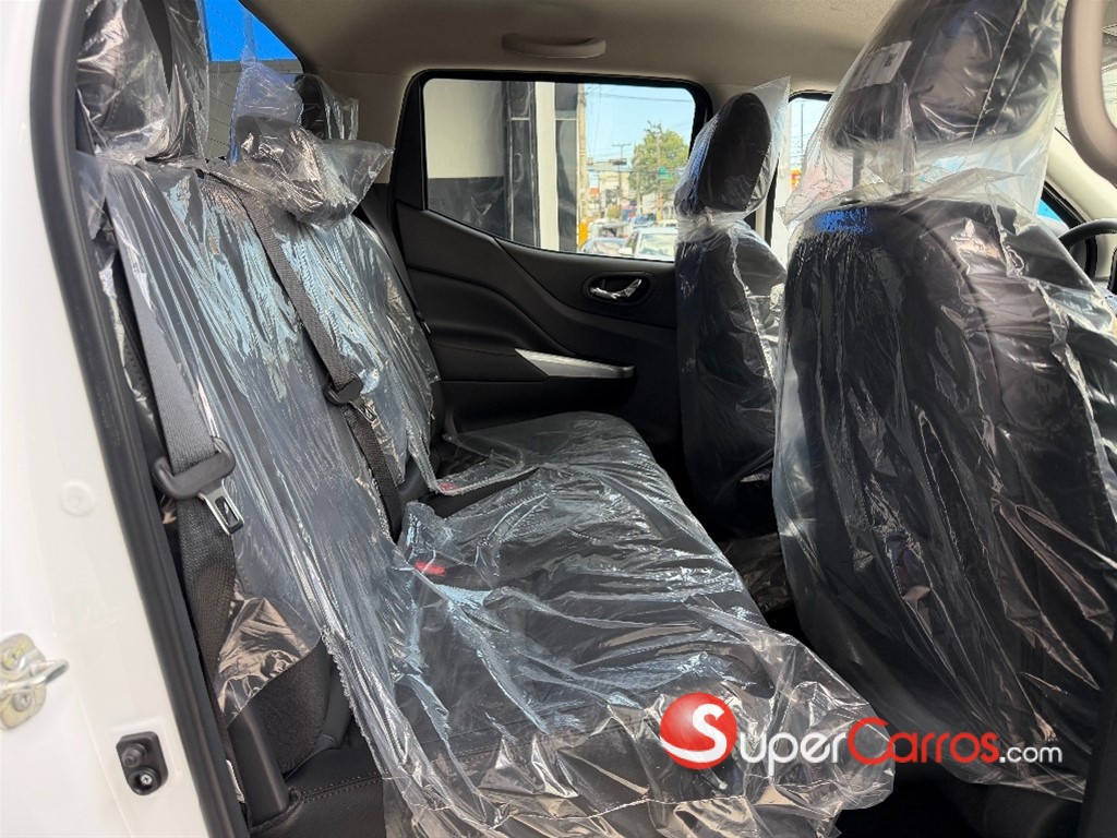 2027 Nissan Frontier LE — foto 5 / 8