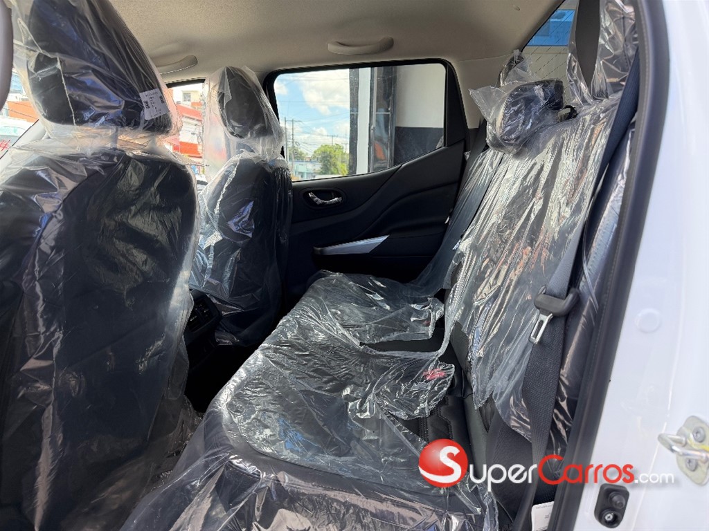 2027 Nissan Frontier LE — foto 6 / 8