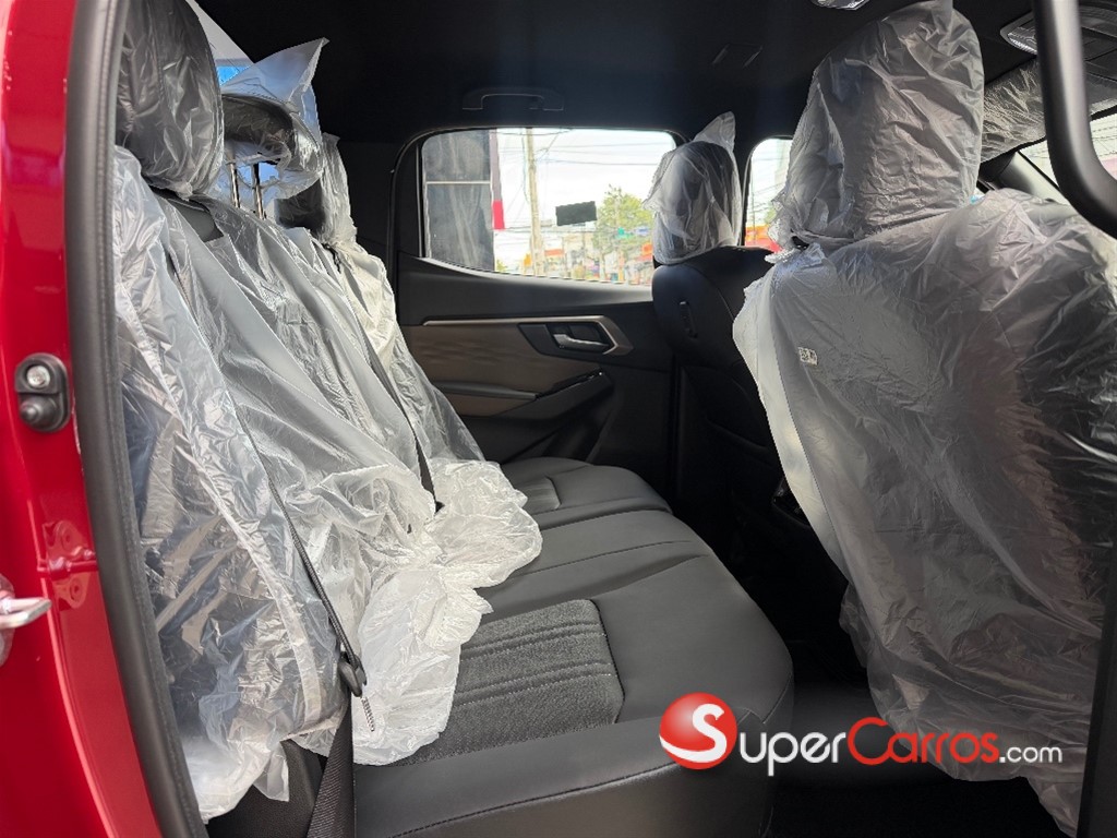 2027 Isuzu DMAX LSE — foto 7 / 9