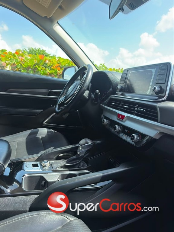 2020 Kia Telluride LX — foto 8 / 12