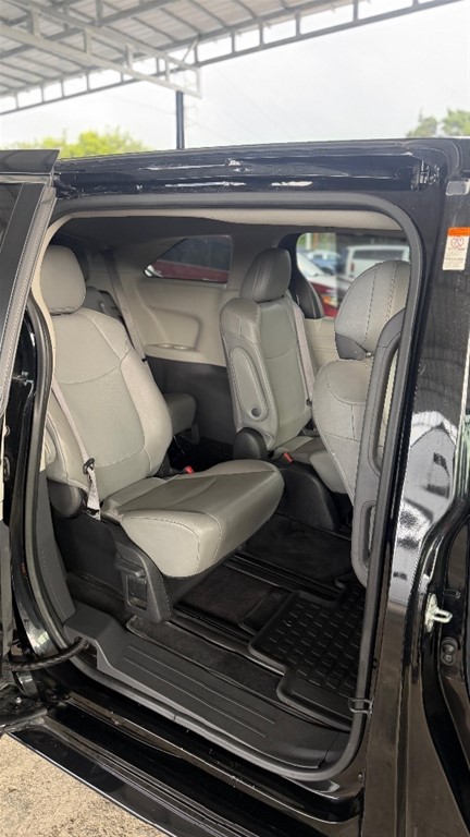 2022 Toyota Sienna XLE Premium — foto 10 / 11