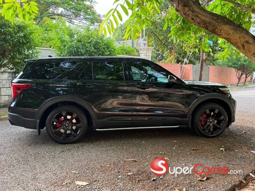 2021 Ford Explorer ST — foto 6 / 12
