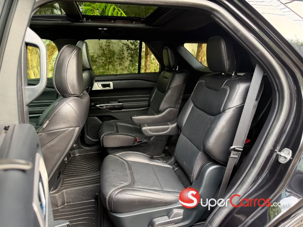 2021 Ford Explorer ST — foto 10 / 12