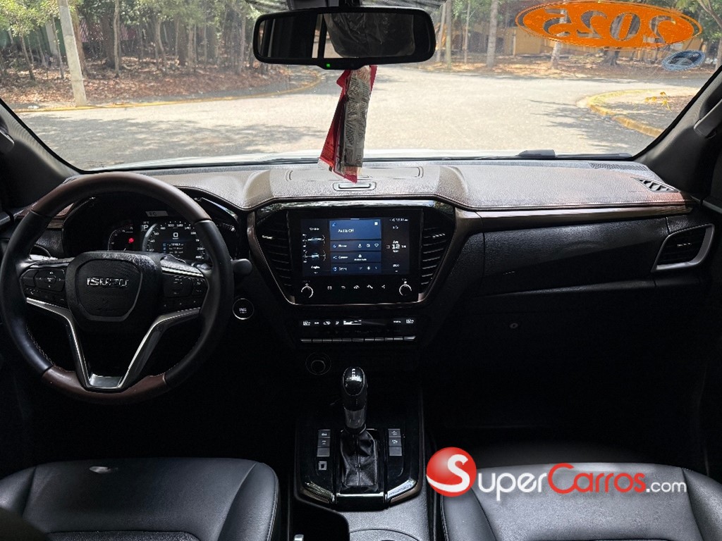 2025 Isuzu DMAX LSE — foto 9 / 10