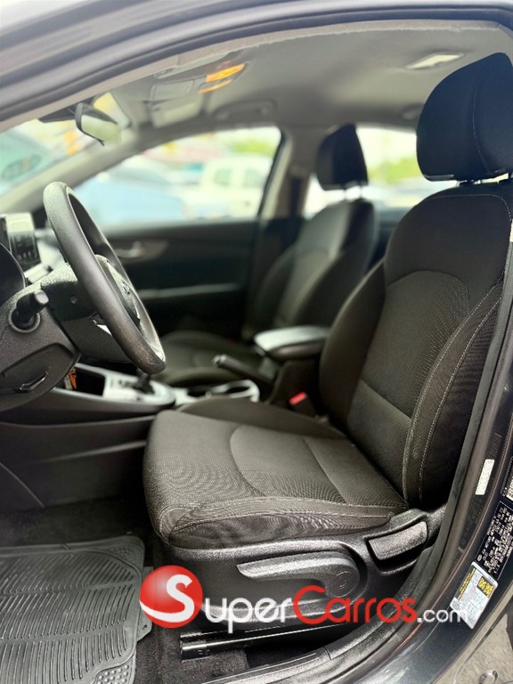 2021 Kia Forte LXS — foto 8 / 12