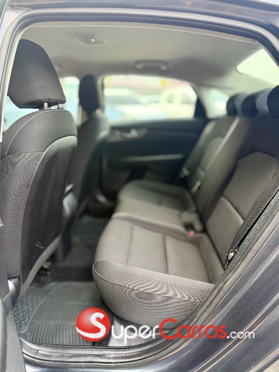 2021 Kia Forte LXS — foto 9 / 12