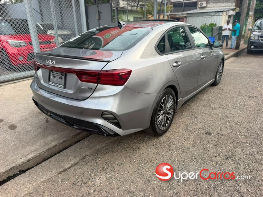 2022 Kia Forte GT Line — foto 5 / 11