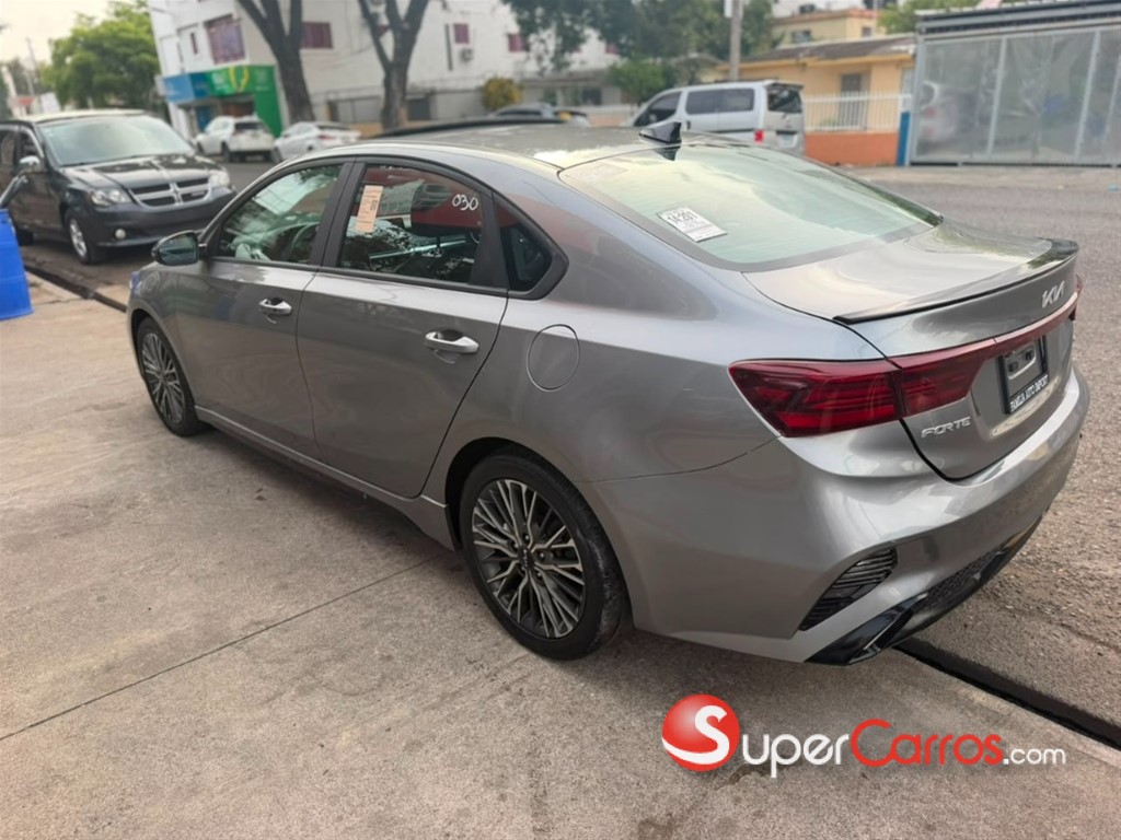 2022 Kia Forte GT Line — foto 6 / 11