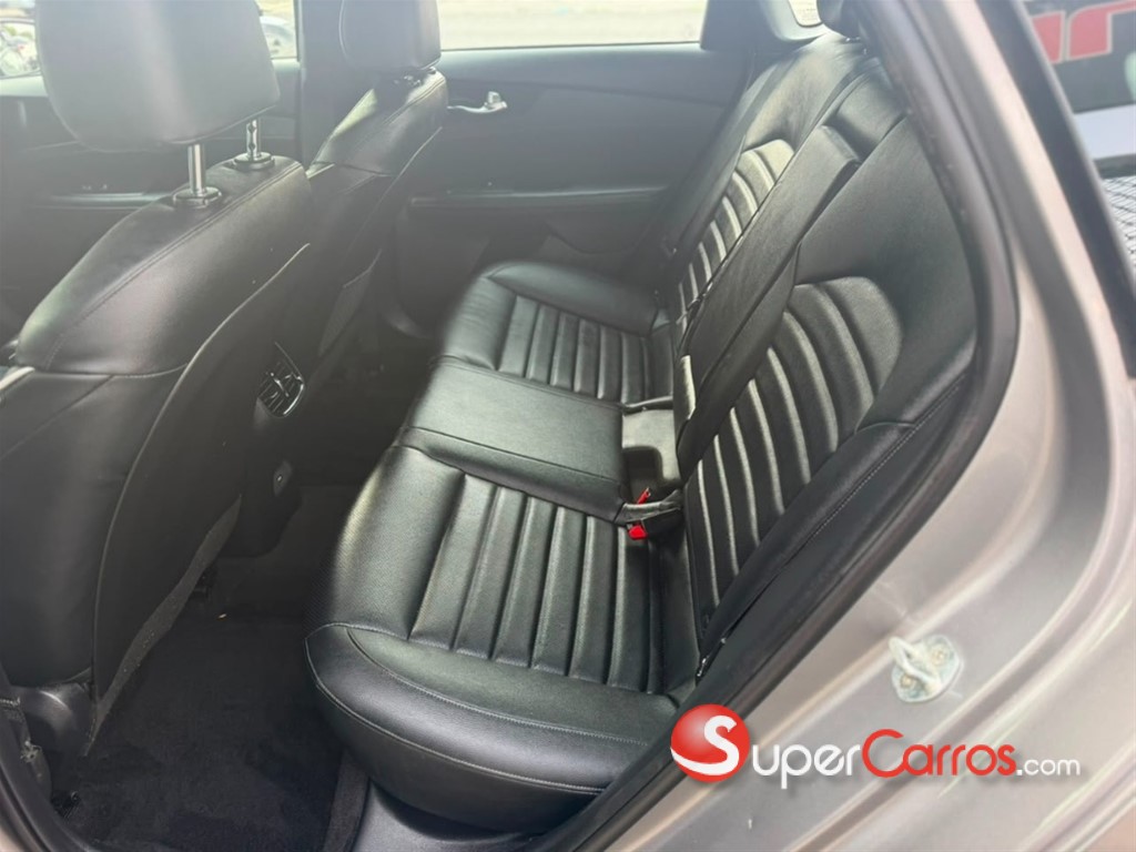 2022 Kia Forte GT Line — foto 7 / 11