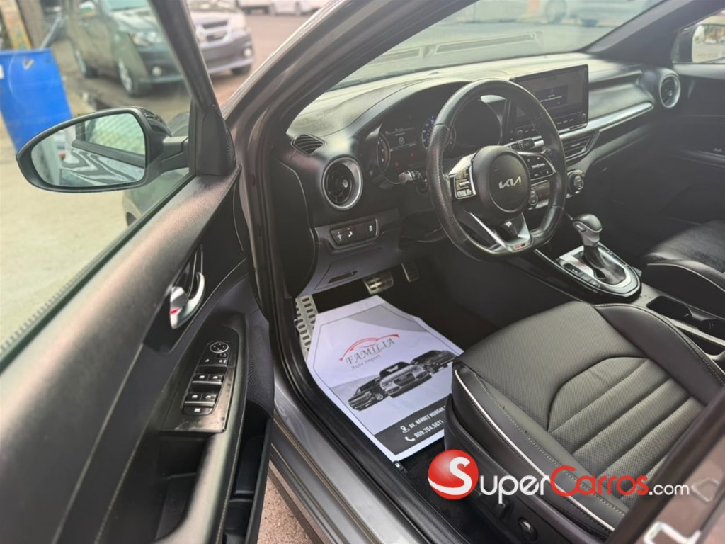 2022 Kia Forte GT Line — foto 8 / 11