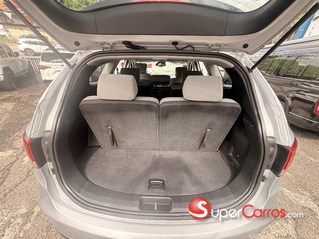 2017 Hyundai Santa Fe — foto 8 / 12