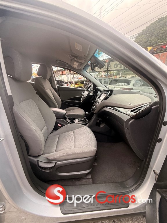 2017 Hyundai Santa Fe — foto 9 / 12